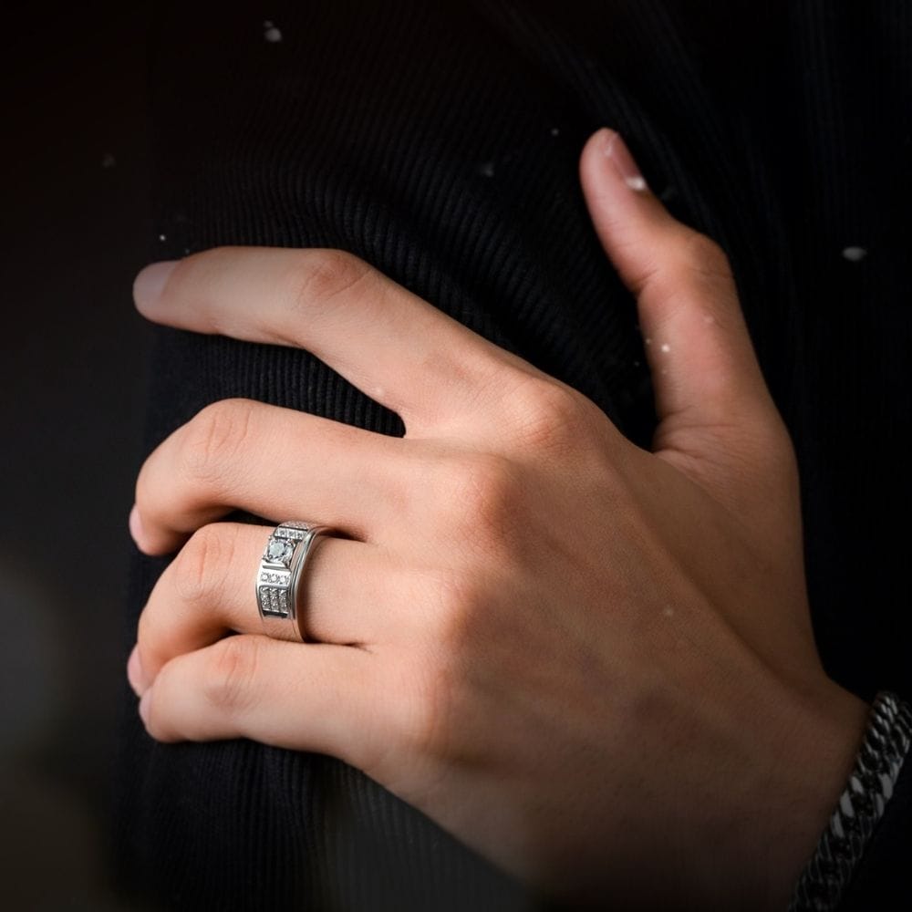 đeo nhẫn ngón nào giữ tiền