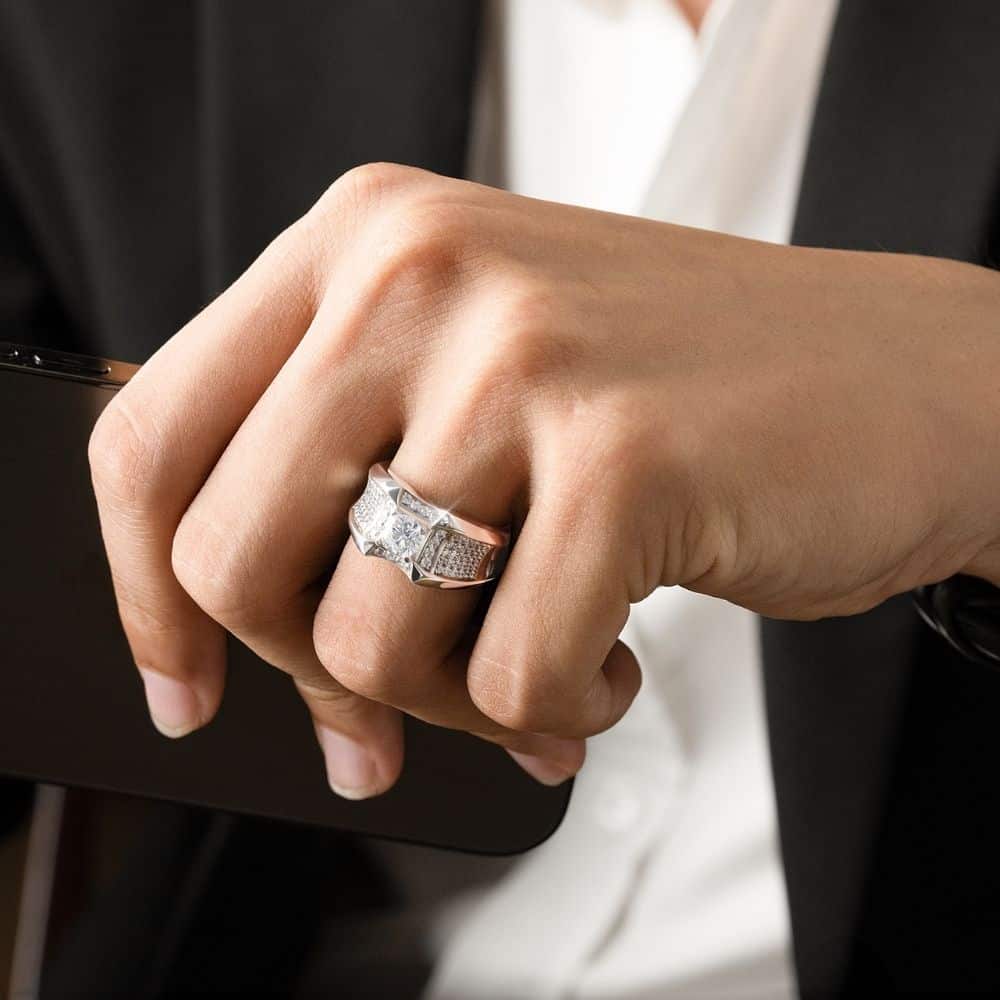 đeo nhẫn ngón nào giữ tiền