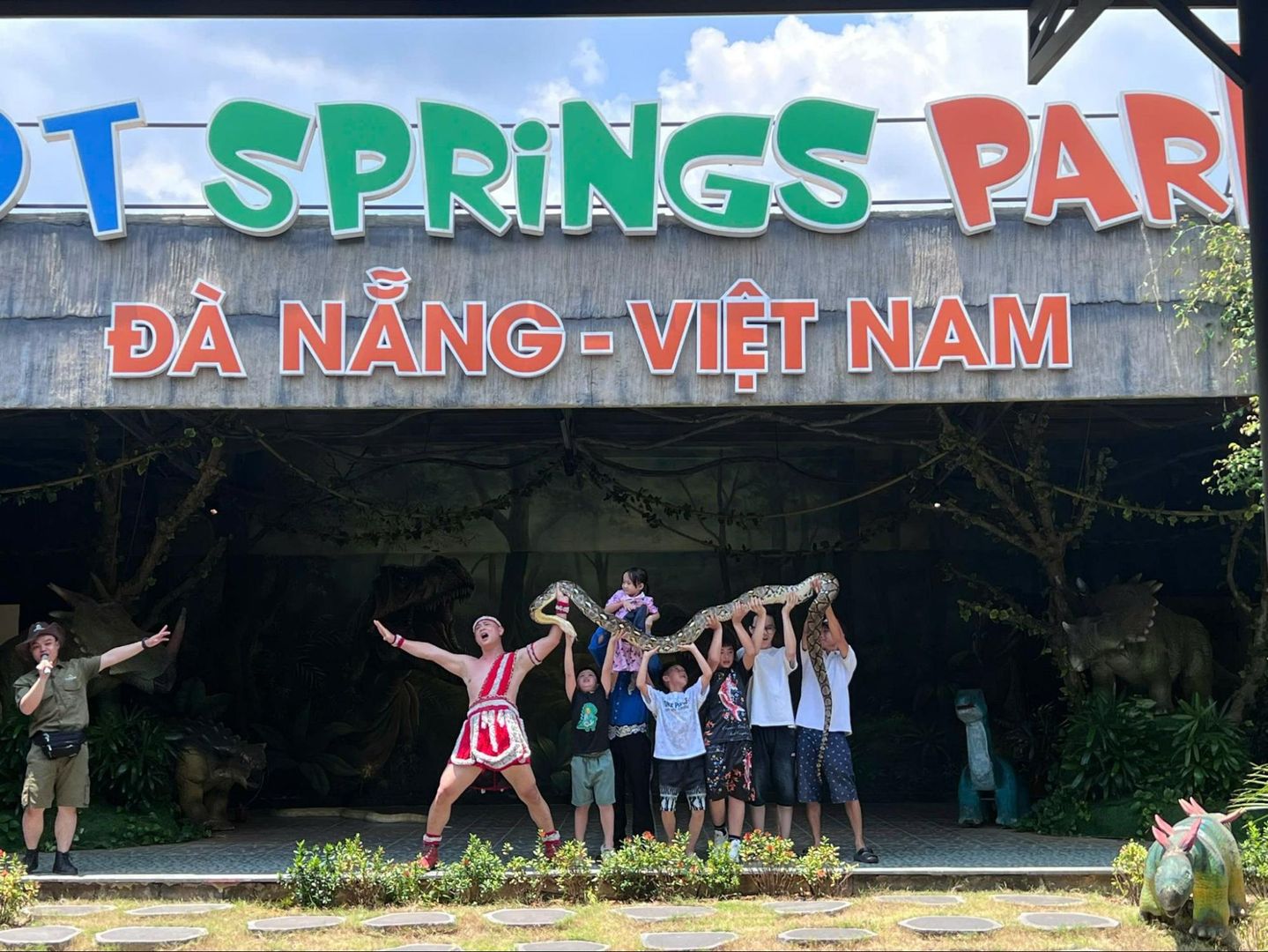 biểu diễn dành cho trẻ em tại Núi Thần Tài
